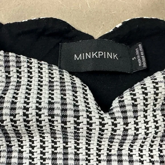 MinkPink black and white short sleeve - Picture 2 of 3